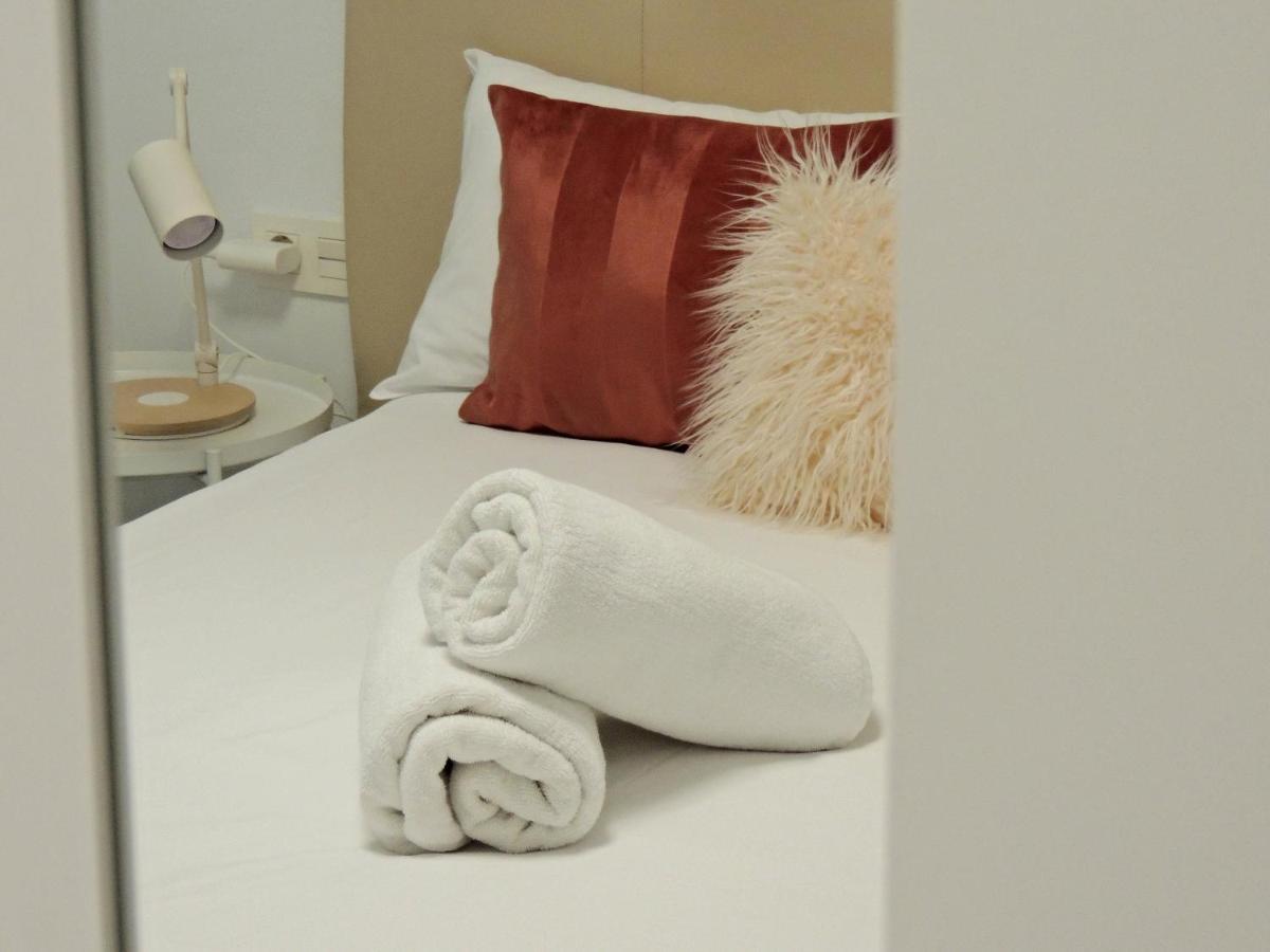 Casa Gascona Con Parking, Wifi Y Netflix Gratis!! By Delabra Apartments Oviedo Eksteriør billede